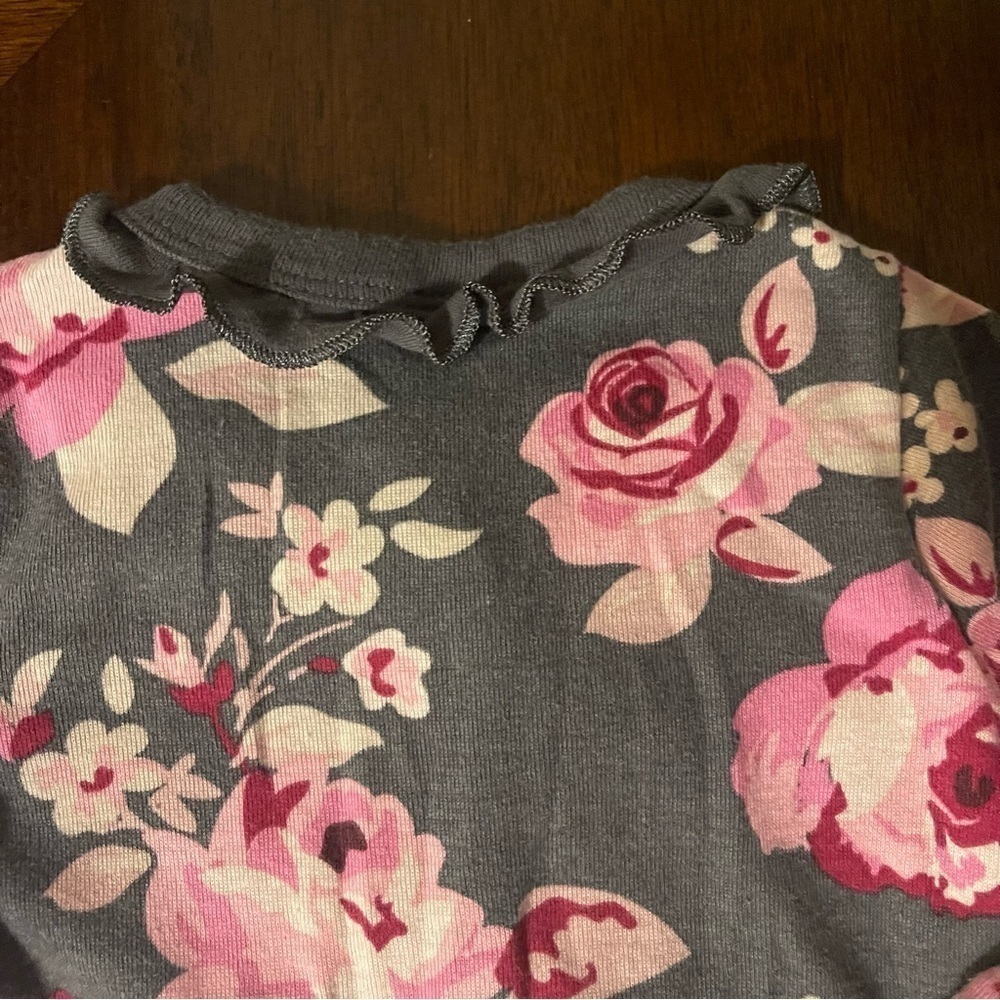 Modern Moments by Gerber | Black Floral Pjs and Onesie | 6-9 mo - Picture 6 of 8